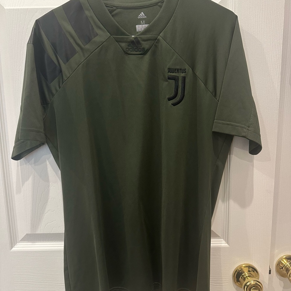 adidas Juventus Men's Olive Green Training Tee with Black Accents
